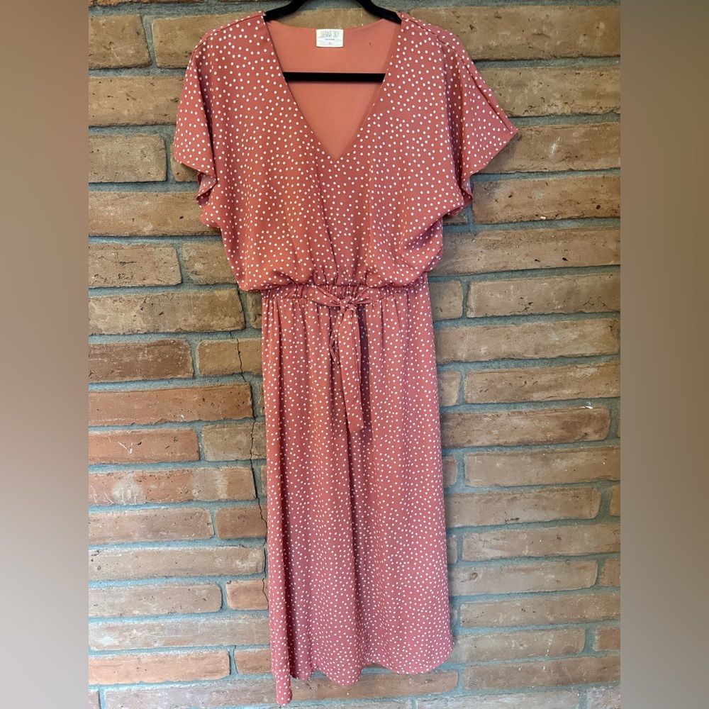 Polka Dot V-Neck Dress in deep Pink